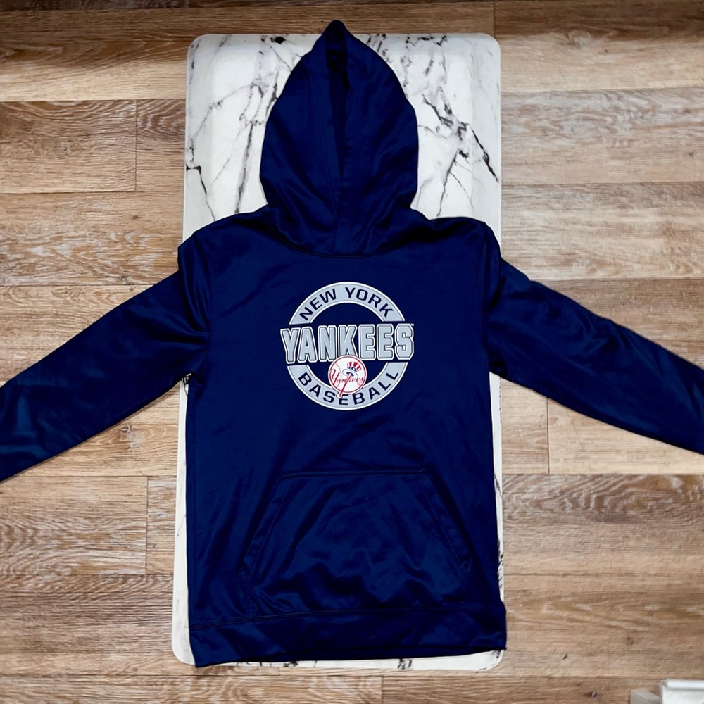 Yankee’s Youth Hoodie “Genuine Merchandise”
XL Youth